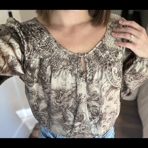 Silky open-back blouse - Picture 2 of 4